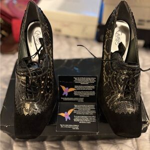 Carlos by Carlos Santana Snakeskin Women's ankle bootie heels-10 M-NIB